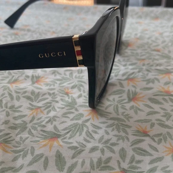-sold- gucci sunglasses - Picture 2 of 6